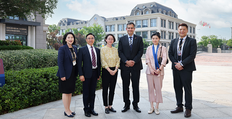 英國公使銜參贊訪校，共敘中英文化交流